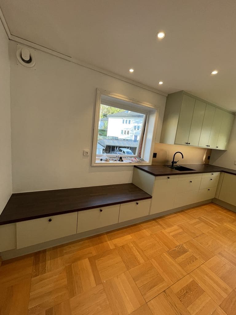 Kitchen installed by Aidas AS